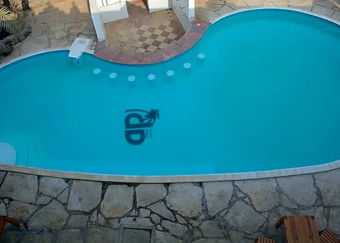 Divers Hostel *